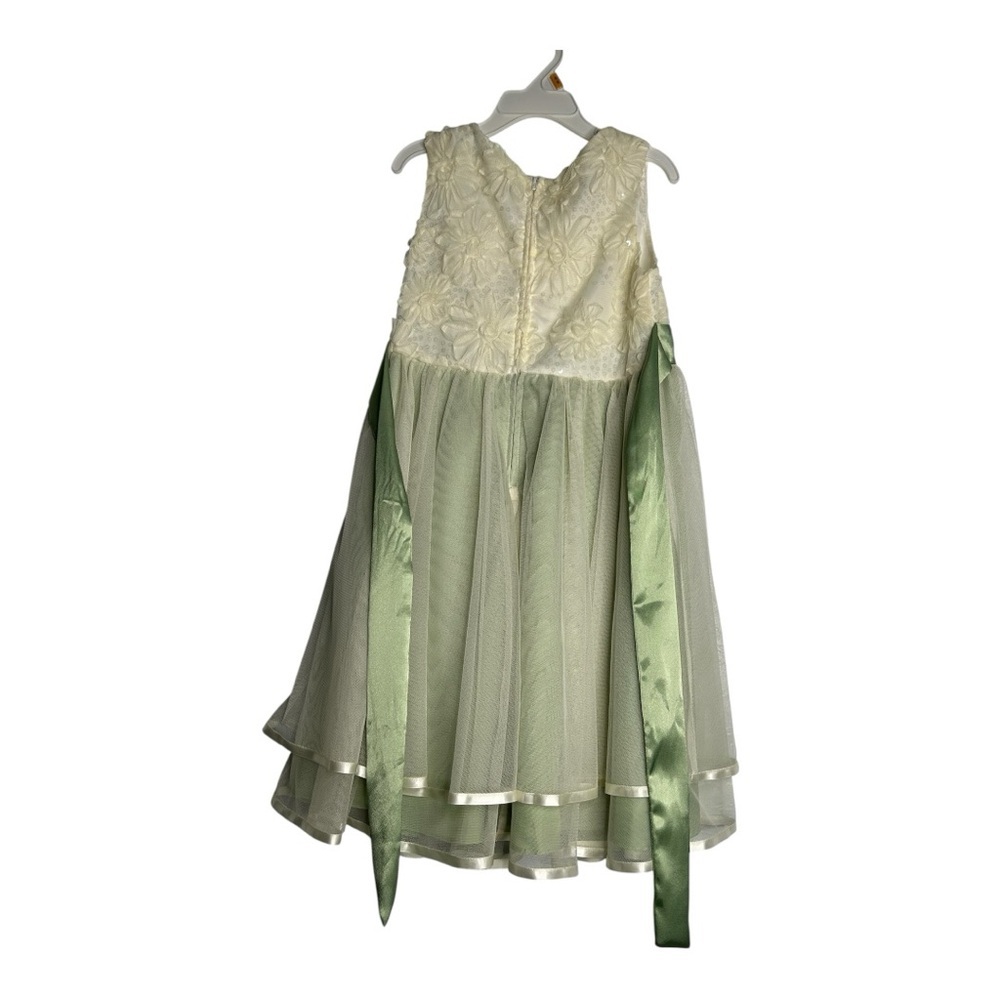 Charming Kids Dress with Green and White Floral Design - Picture 2 of 5
